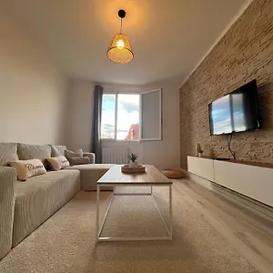 https://logement-chaleureux-et-lumineux.hotels-rhonealpes.com